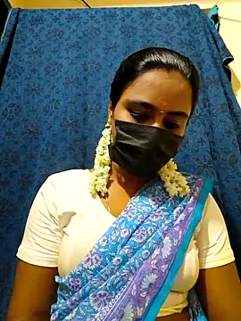 mini-queen online show from 11-18-25, 04:55