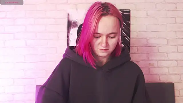 Ericha Stone online show from 09-27-25, 01:32