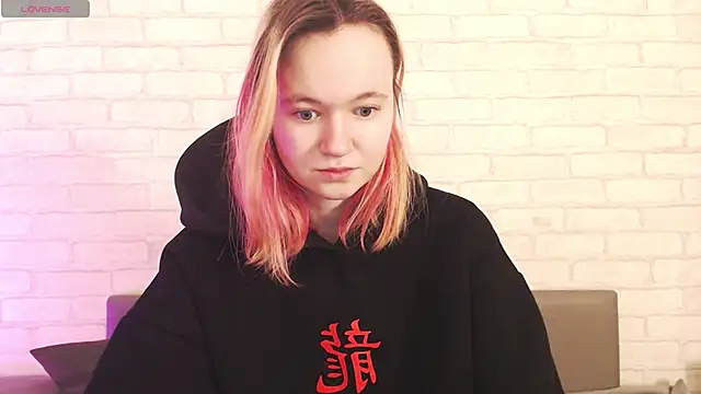 Ericha Stone online show from 03-12-26, 01:56