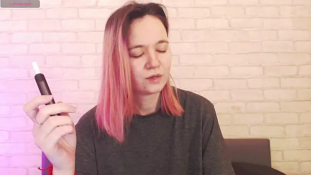 Ericha Stone online show from 04-12-26, 01:43