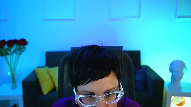 LauraDavidsons online show from 10-12-25, 04:06