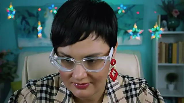 LauraDavidsons online show from 11-05-25, 04:07