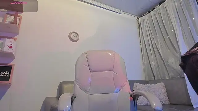 Angeel of lust online show from 10-27-25, 04:49