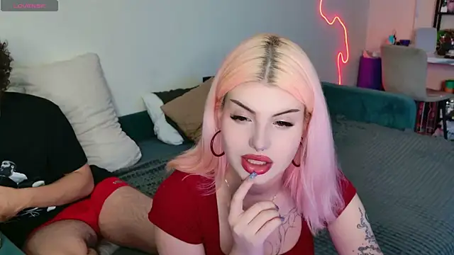 Snapshot of Alice18James chatting on 09-18-25, 01:46 Alice18James online show from 09-18-25, 01:46