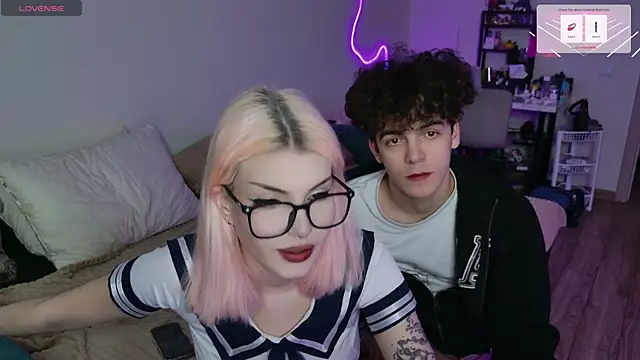 Snapshot of Alice18James chatting on 09-27-25, 01:16 Alice18James online show from 09-27-25, 01:16