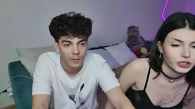 Snapshot of Alice18James chatting on 10-02-25, 10:44 Alice18James online show from 10-02-25, 10:44