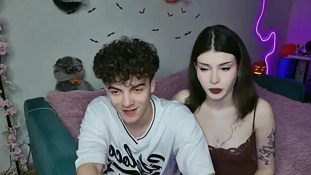 Snapshot of Alice18James chatting on 10-15-25, 05:46 Alice18James online show from 10-15-25, 05:46