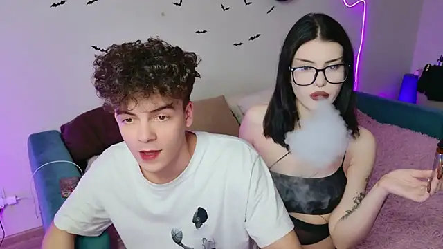 Snapshot of Alice18James chatting on 11-06-25, 11:22 Alice18James online show from 11-06-25, 11:22