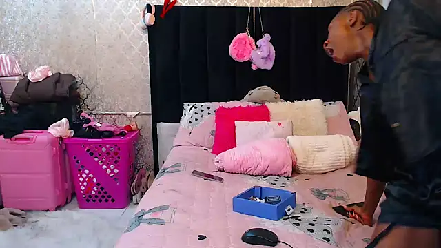 Snapshot of SexyPetitex25 chatting on 11-19-25, 07:47 SexyPetitex25 online show from 11-19-25, 07:47