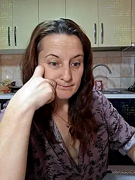 Fluturas2 online show from 11-28-25, 08:17