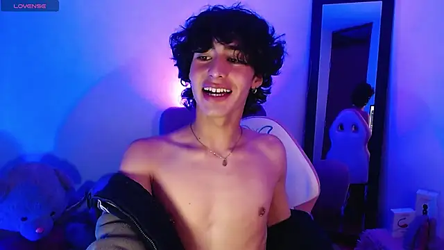 Snapshot of saanti_foxs chatting on 09-21-25, 12:45 saanti foxs online show from 09-21-25, 12:45