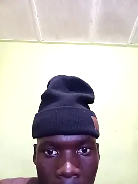 Snapshot of phumlanisanka chatting on 10-13-25, 03:45 phumlanisanka online show from 10-13-25, 03:45