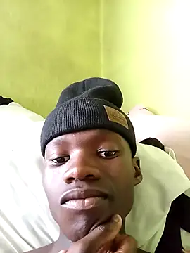 Snapshot of phumlanisanka chatting on 10-14-25, 01:23 phumlanisanka online show from 10-14-25, 01:23