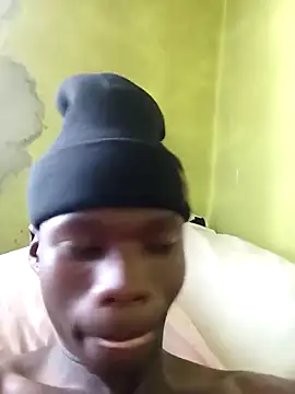 Snapshot of phumlanisanka chatting on 10-21-25, 02:07 phumlanisanka online show from 10-21-25, 02:07