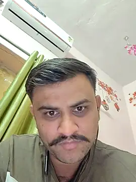 Snapshot of Frvgggghh chatting on 11-18-25, 10:41 Frvgggghh online show from 11-18-25, 10:41