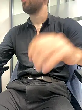 Snapshot of speddy34 chatting on 12-05-25, 07:06 speddy34 online show from 12-05-25, 07:06