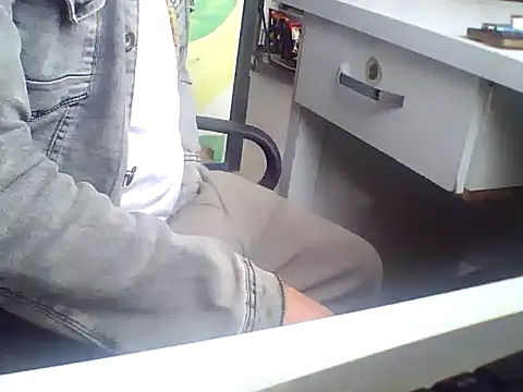 Snapshot of AMCIKSEVER42 chatting on 12-16-25, 12:32 AMCIKSEVER42 online show from 12-16-25, 12:32