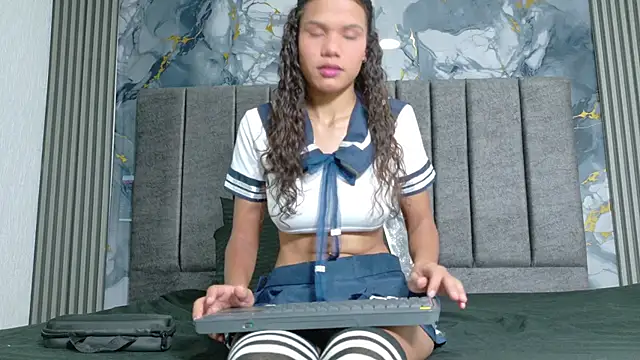 Snapshot of AngelineJolie chatting on 09-20-25, 11:22 AngelineJolie online show from 09-20-25, 11:22