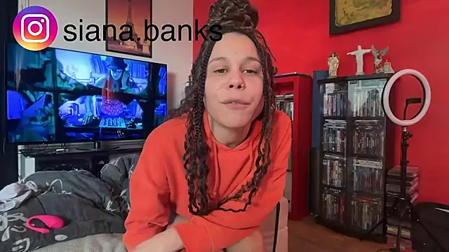 Snapshot of SianaBanks chatting on 10-27-25, 01:37 SianaBanks online show from 10-27-25, 01:37