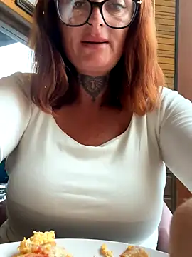 IrishmilfAnna online show from 10-10-25, 10:47