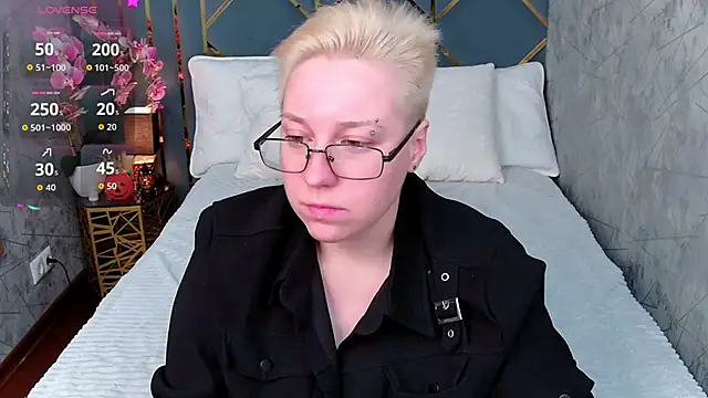 Snapshot of AlexandraGreen chatting on 10-31-25, 09:05 AlexandraGreen online show from 10-31-25, 09:05