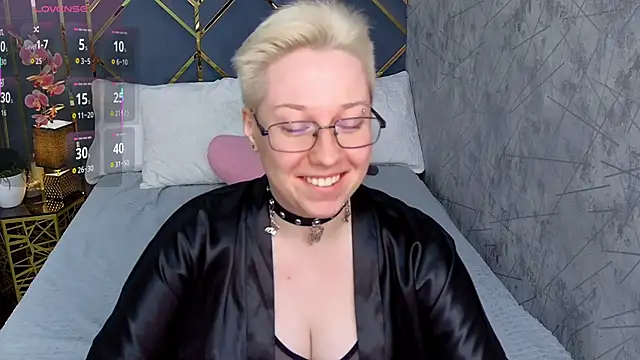 Snapshot of AlexandraGreen chatting on 11-08-25, 09:02 AlexandraGreen online show from 11-08-25, 09:02