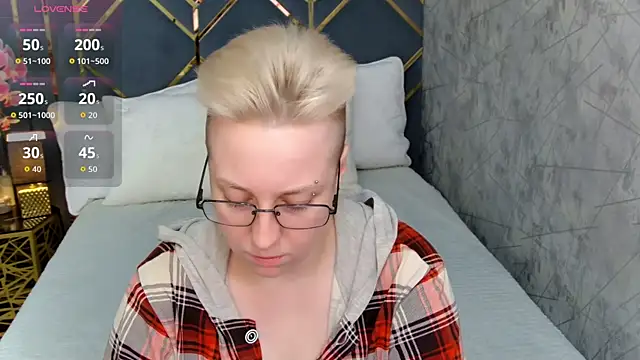 Snapshot of AlexandraGreen chatting on 11-15-25, 09:11 AlexandraGreen online show from 11-15-25, 09:11