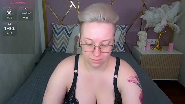 Snapshot of AlexandraGreen chatting on 11-21-25, 09:13 AlexandraGreen online show from 11-21-25, 09:13