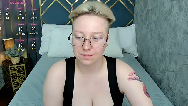 Snapshot of AlexandraGreen chatting on 12-21-25, 04:14 AlexandraGreen online show from 12-21-25, 04:14