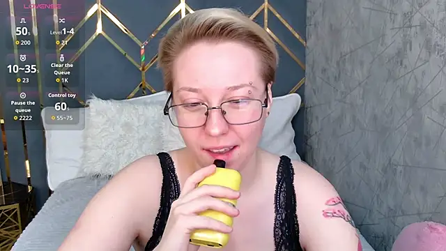 Snapshot of AlexandraGreen chatting on 02-12-26, 09:10 AlexandraGreen online show from 02-12-26, 09:10