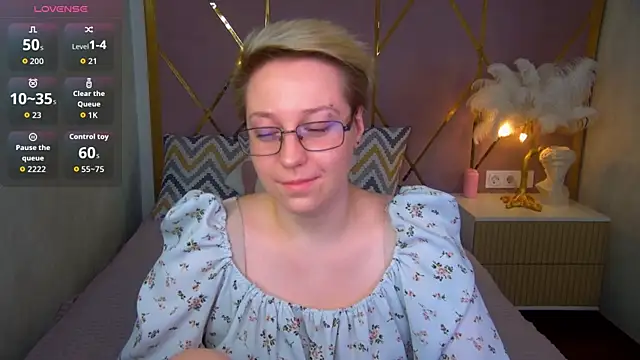 Snapshot of AlexandraGreen chatting on 02-16-26, 10:06 AlexandraGreen online show from 02-16-26, 10:06