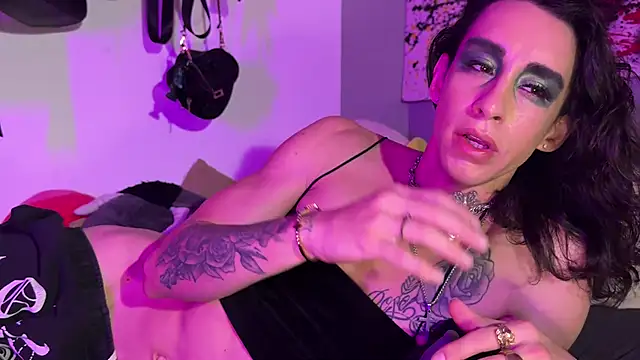 Snapshot of xoFrankie chatting on 09-25-25, 06:22 xoFrankie online show from 09-25-25, 06:22