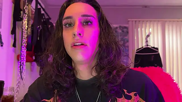 Snapshot of xoFrankie chatting on 10-10-25, 09:14 xoFrankie online show from 10-10-25, 09:14