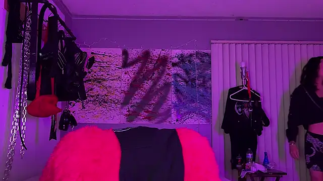 Snapshot of xoFrankie chatting on 10-21-25, 02:56 xoFrankie online show from 10-21-25, 02:56