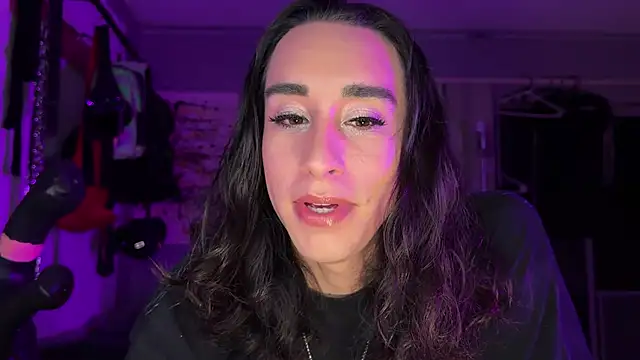 Snapshot of xoFrankie chatting on 11-05-25, 03:50 xoFrankie online show from 11-05-25, 03:50