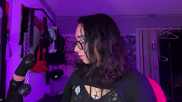 Snapshot of xoFrankie chatting on 11-06-25, 03:18 xoFrankie online show from 11-06-25, 03:18