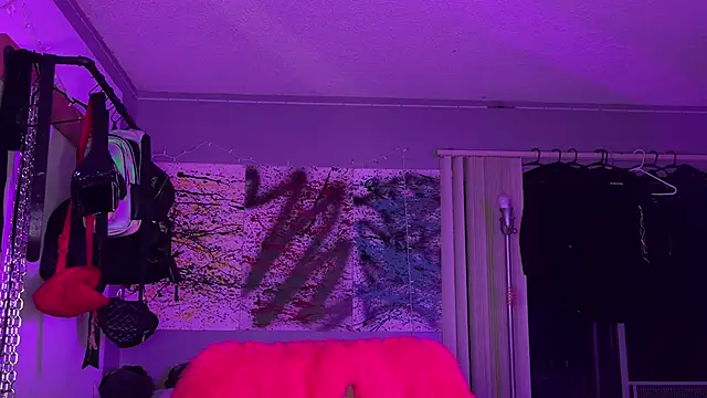 Snapshot of xoFrankie chatting on 11-14-25, 07:07 xoFrankie online show from 11-14-25, 07:07