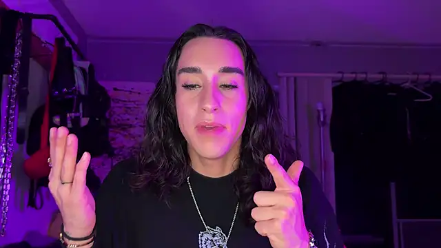 Snapshot of xoFrankie chatting on 11-15-25, 03:04 xoFrankie online show from 11-15-25, 03:04