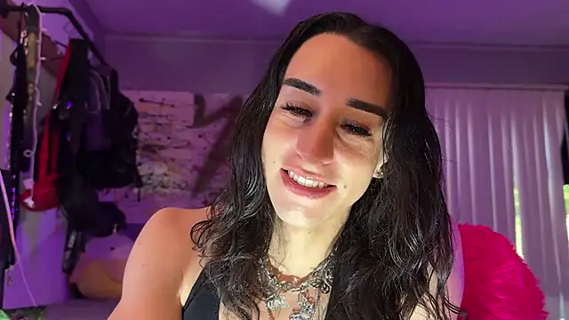 Snapshot of xoFrankie chatting on 11-23-25, 10:20 xoFrankie online show from 11-23-25, 10:20