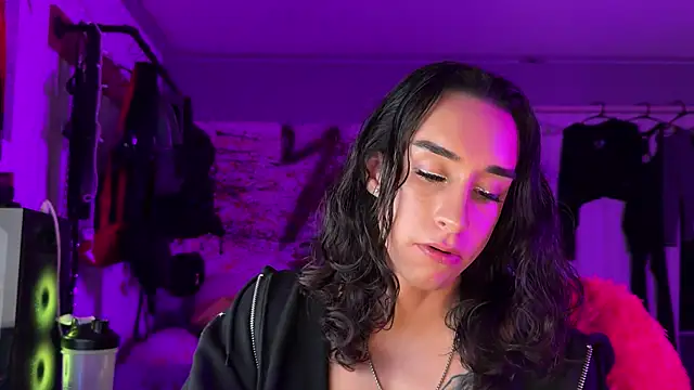 Snapshot of xoFrankie chatting on 11-26-25, 03:40 xoFrankie online show from 11-26-25, 03:40