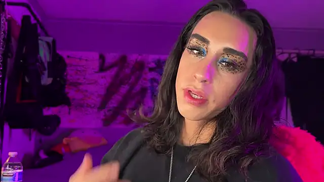 Snapshot of xoFrankie chatting on 11-28-25, 06:49 xoFrankie online show from 11-28-25, 06:49