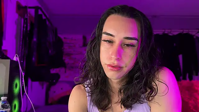 Snapshot of xoFrankie chatting on 11-29-25, 02:47 xoFrankie online show from 11-29-25, 02:47