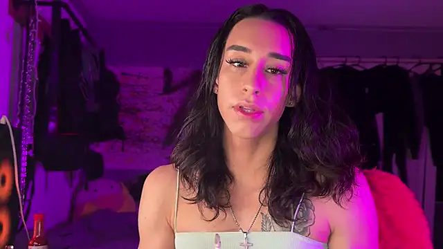 Snapshot of xoFrankie chatting on 11-30-25, 02:26 xoFrankie online show from 11-30-25, 02:26