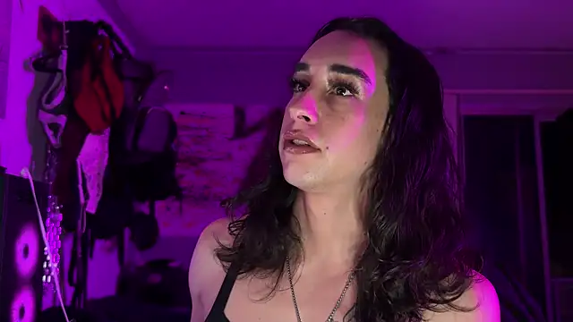 Snapshot of xoFrankie chatting on 12-15-25, 05:01 xoFrankie online show from 12-15-25, 05:01