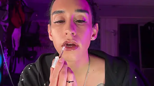 xoFrankie online show from 12-17-25, 01:11