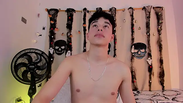 mrhot night online show from 10-22-25, 11:37