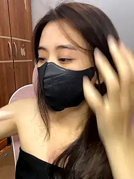 Snapshot of Mochi21 chatting on 11-18-25, 03:12 Mochi21 online show from 11-18-25, 03:12