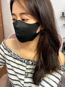 Snapshot of Mochi21 chatting on 11-23-25, 04:34 Mochi21 online show from 11-23-25, 04:34