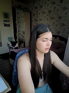 Snapshot of Albi_Glow chatting on 09-17-25, 11:01 Albi Glow online show from 09-17-25, 11:01