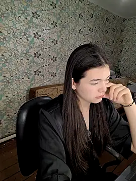 Snapshot of Albi_Glow chatting on 09-23-25, 02:47 Albi Glow online show from 09-23-25, 02:47